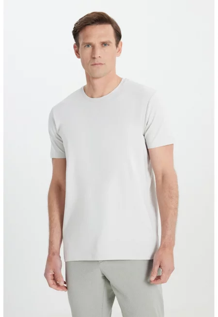 Едноцветна слим тениска