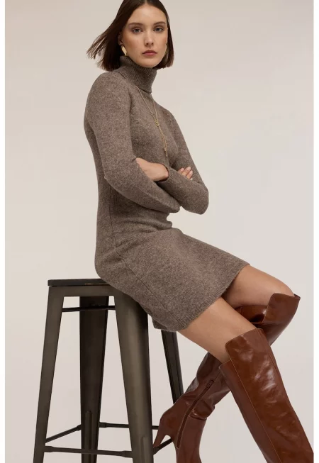 Къса рокля-поло с вълна