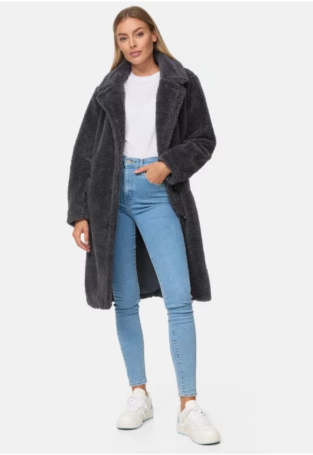 Пухено палто със скосени джобове