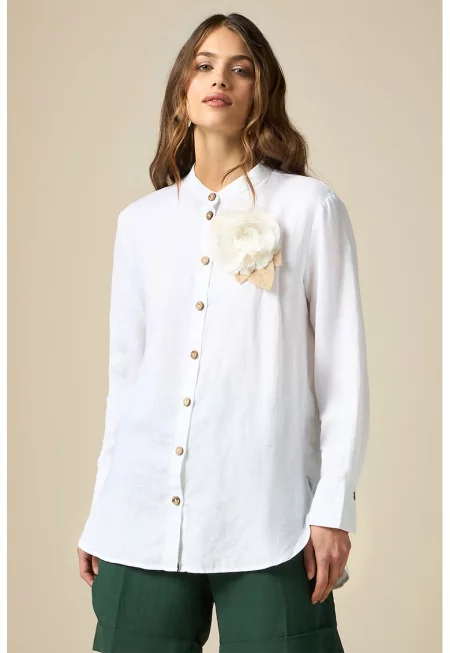 Риза с малка овална яка