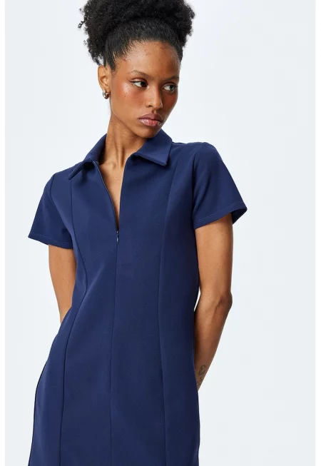 Рокля с яка и къс цип