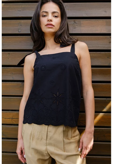 Топ с бродерии