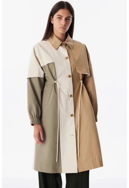 Тренч с дизайн с цветен блок