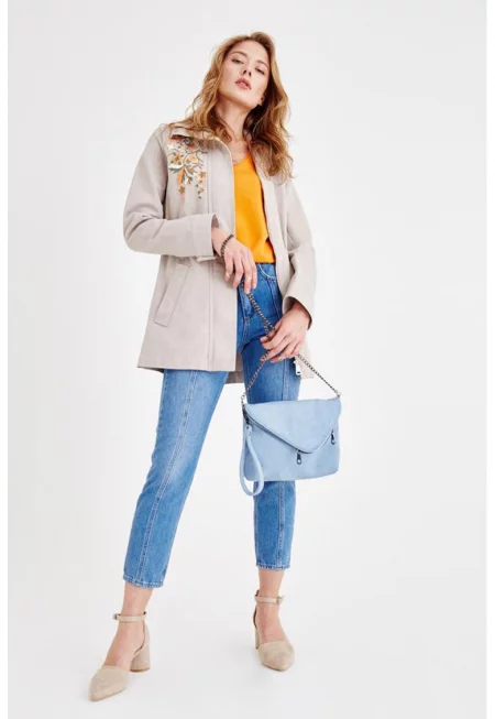 Яке с бродирани цветя