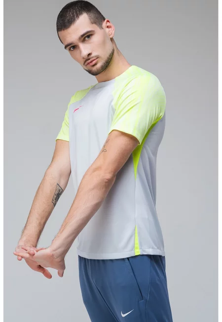 Футболни тениска с Dri-FIT и ръкави реглан