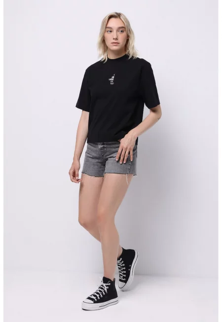 Къси дънки с протрити зони