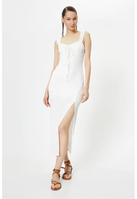 Миди рокля с шлиц отпред - без ръкави