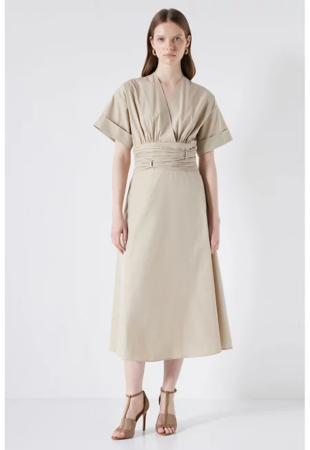 Разкроена рокля - Светло бежово