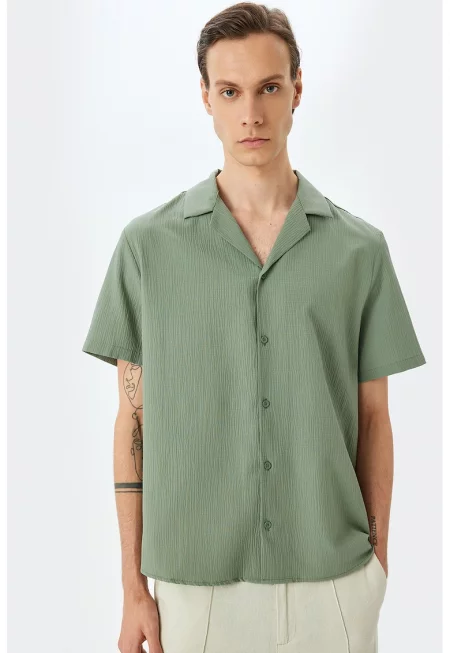 Риза с яка и ревери