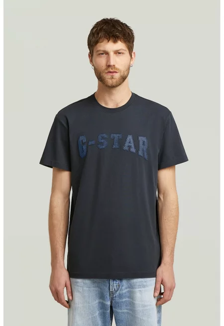 Тениска с лого и овално деколте