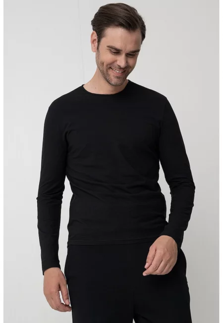 Блуза с овално деколте