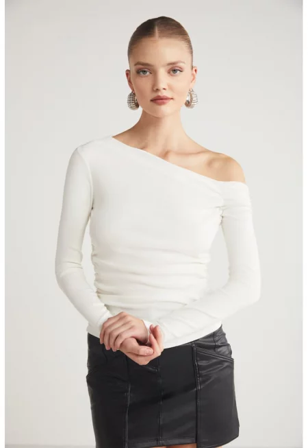 Блуза Sissi с голо рамо - Бял