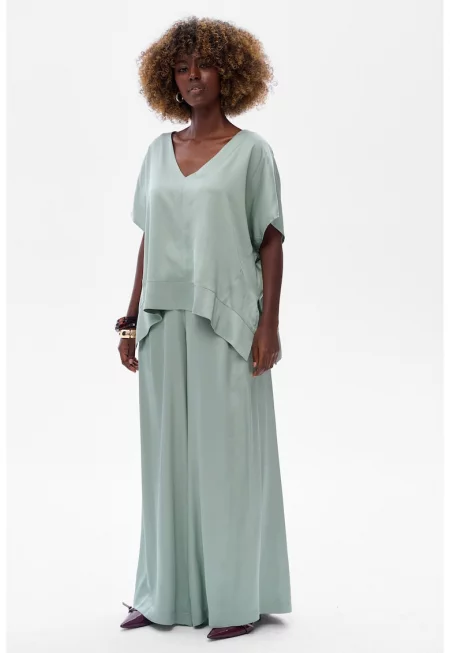 Едноцветни панталони с широка кройка