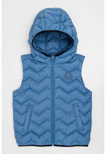 Капитониран елек с качулка