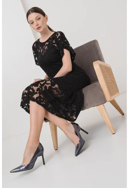 Къса рокля с флорално покритие и странични набирания - Избеляло черно