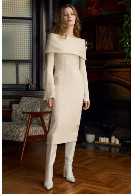 Миди рокля с голи рамене - Бежов