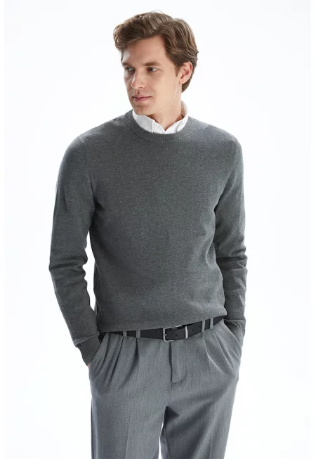 Пуловер с овално деколте