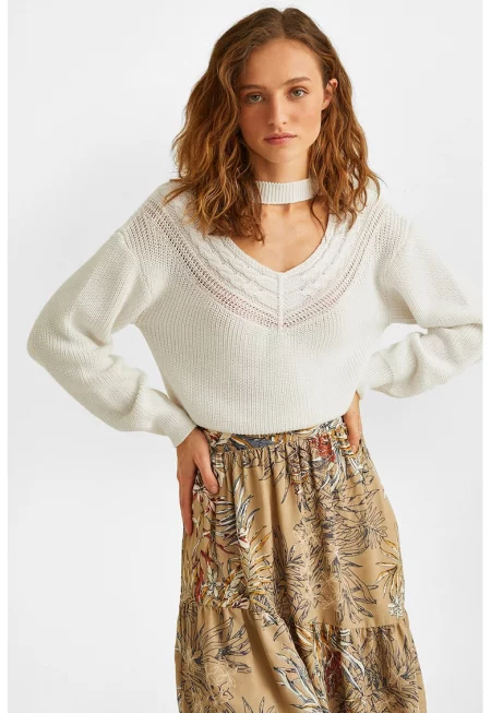 Пуловер с памук с отвор