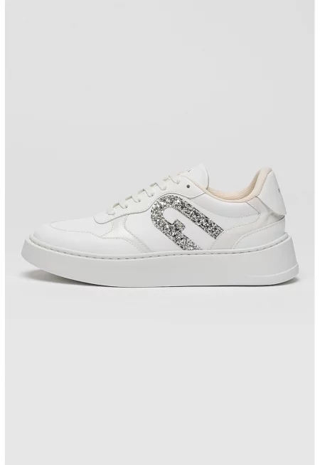 Скосени спортни обувки с лого от пайети - Бял
