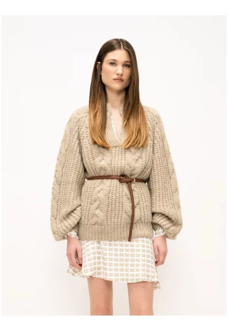 Свободен плетен пуловер с вълна