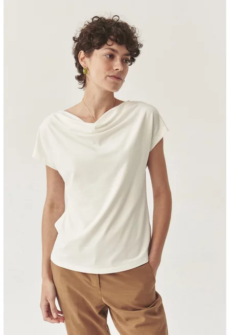 Тениска с модал с овално деколте