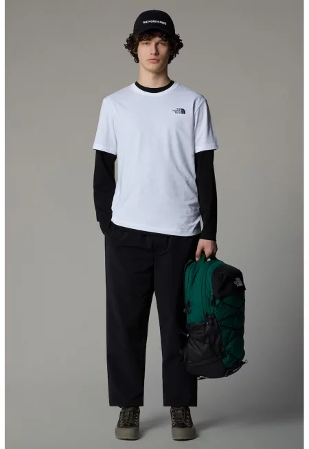 Тениска с овално деколте и лого на гърба