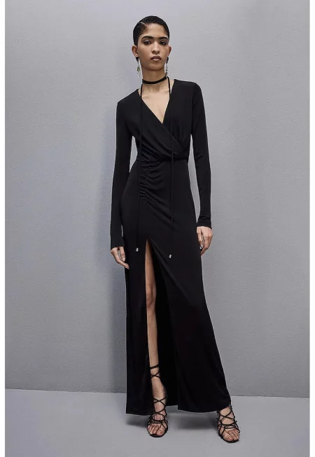 Дълга рокля с V-образно деколте и драперии - Черен