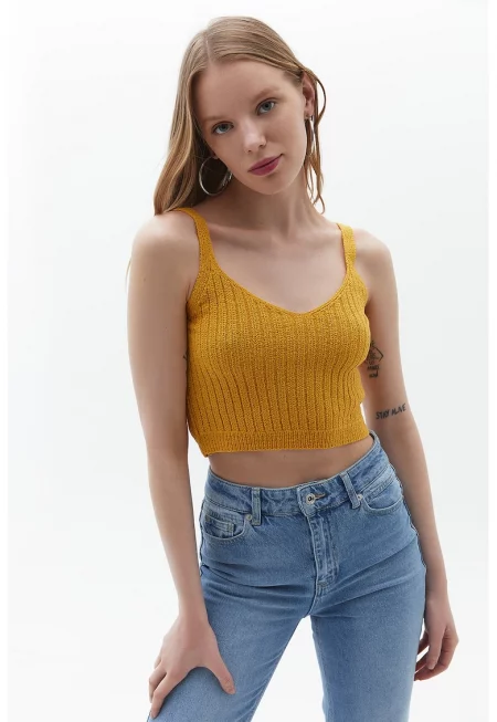 Къс топ с шпиц