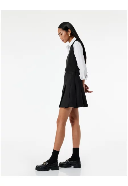 Къса рокля с плисиран подгъв