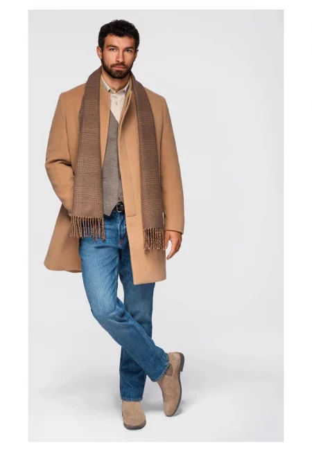 Палто с висока яка