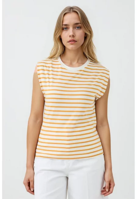 Раирана тениска с овално деколте