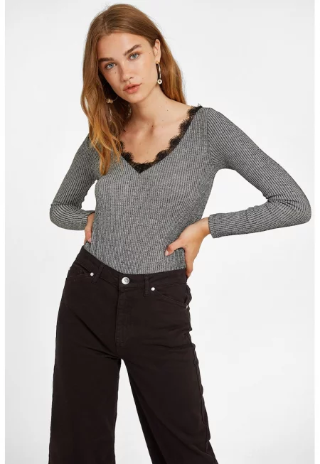 Рипсена блуза с дантела