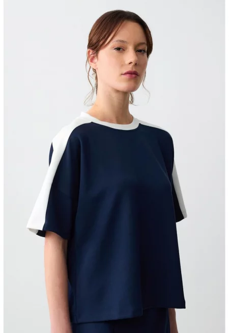 Свободна тениска с модал - Бял/Тъмносин