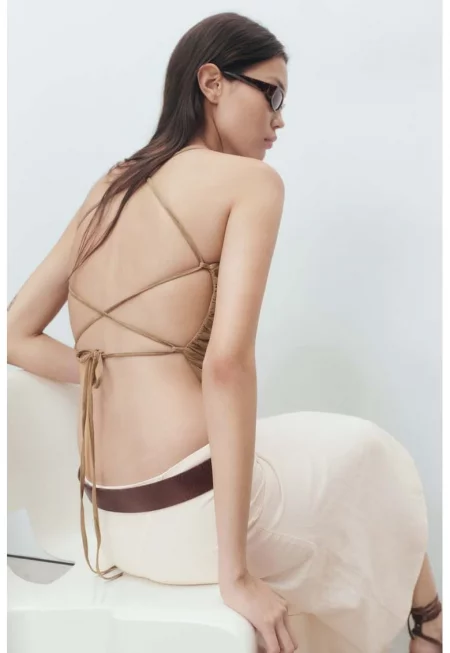 Топ от памук и лен с гол гръб