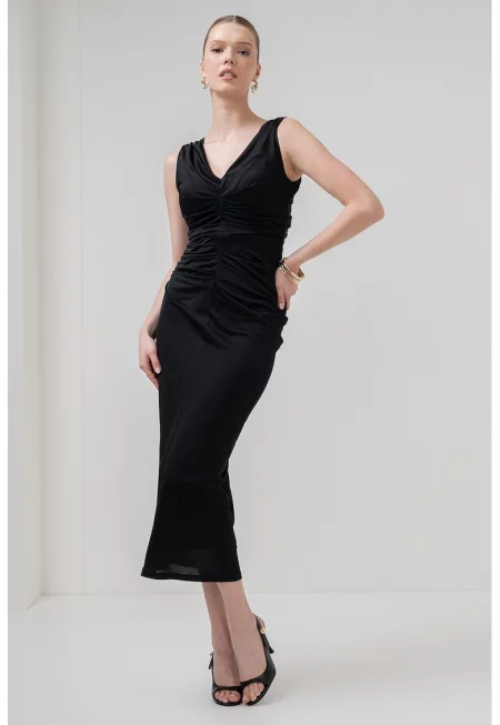 Вталена рокля с шпиц - Черен