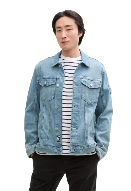 Яке от деним с джобове с капачета