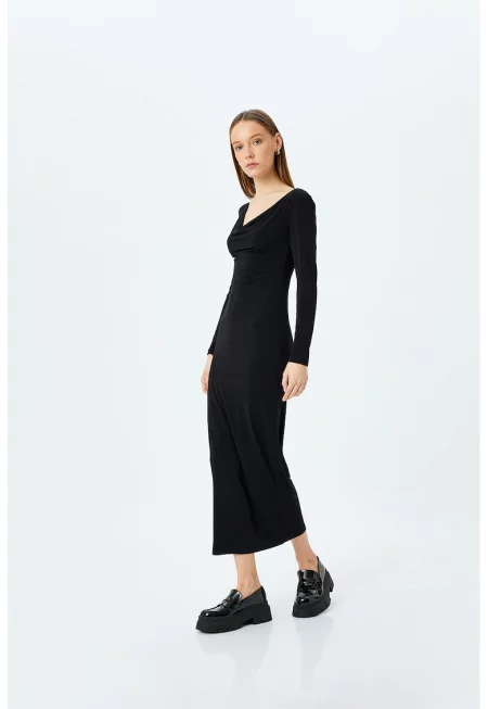 Дълга рокля с отвор на гърба