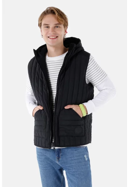 Капитониран елек с качулка