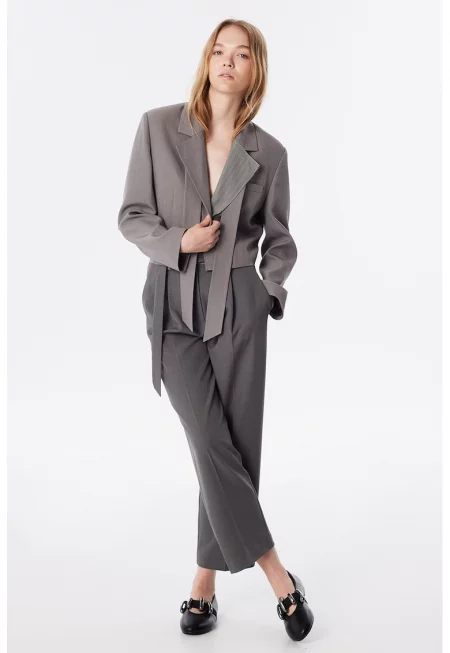 Късо свободно яке с двойни ревери