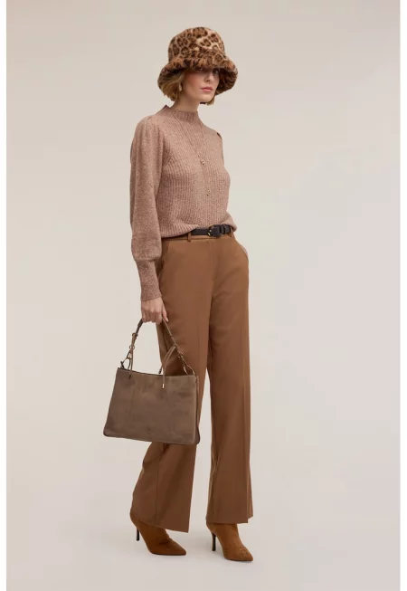 Плетен пуловер с вълна и ниска яка