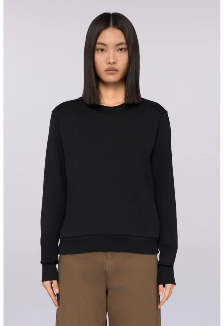 Пуловер с овално деколте