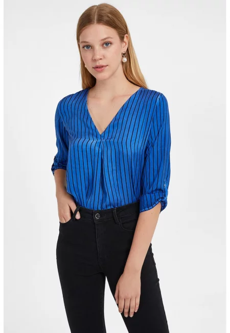 Раирана блуза с шпиц и 3/4 ръкави