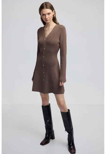 Разкроена фино плетена рокля