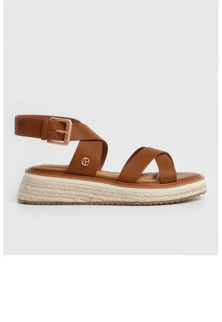 Сандали с равна платформа с каишка с тока - Канелено кафяво