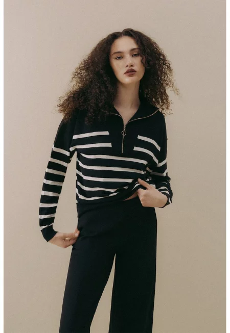 Свободен пуловер на райе