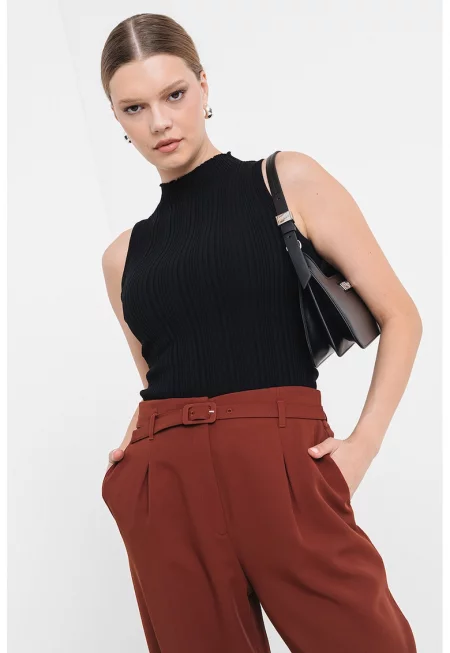 Топ с ниска яка - Черен