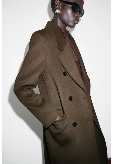 Вълнено палто с двуредно закопчаване