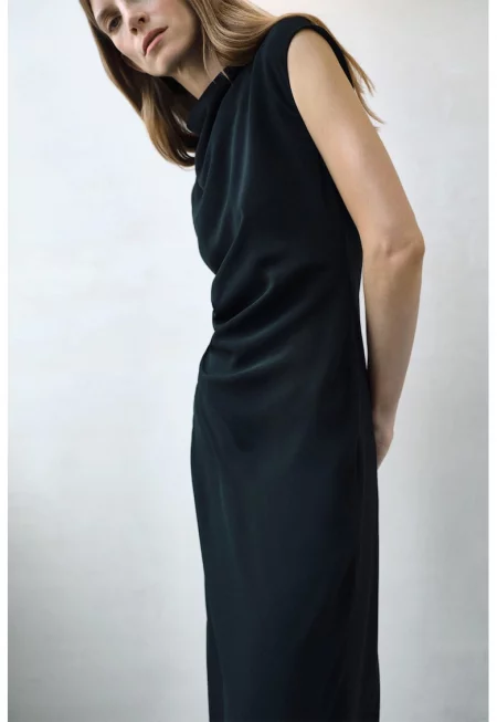 Вталена миди рокля