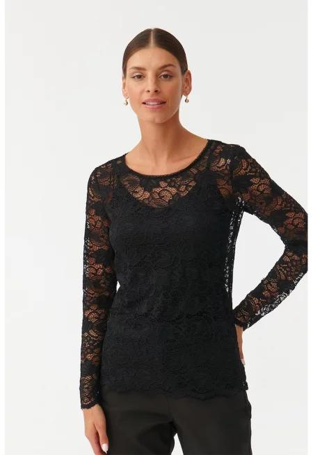 Дантелена блуза с овално деколте