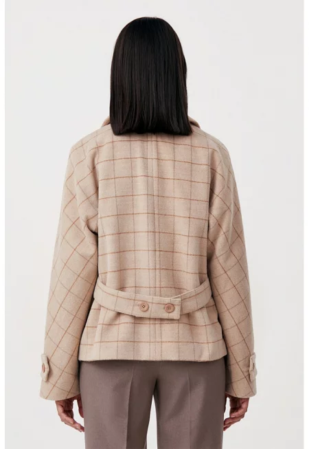 Карирано късо палто с двуредно закопчаване